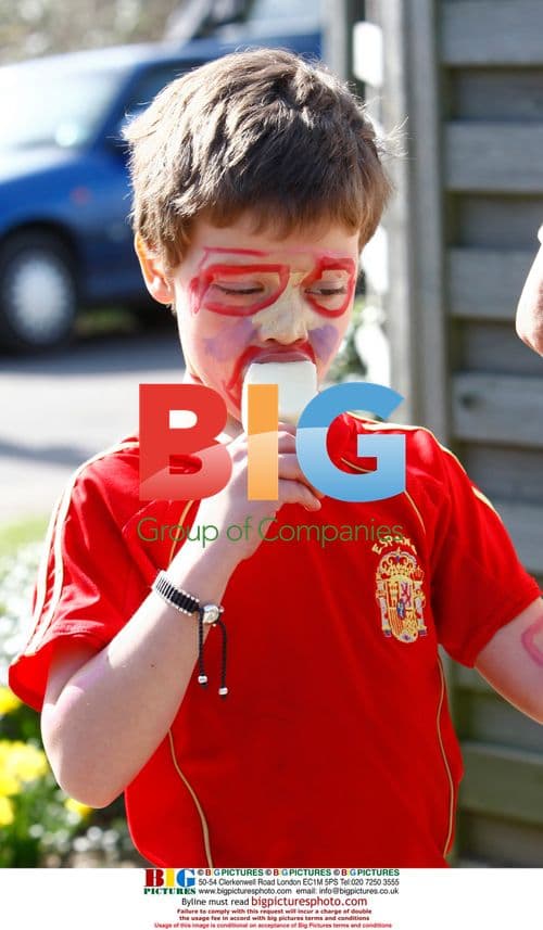 Jade Goody's friends and family at home