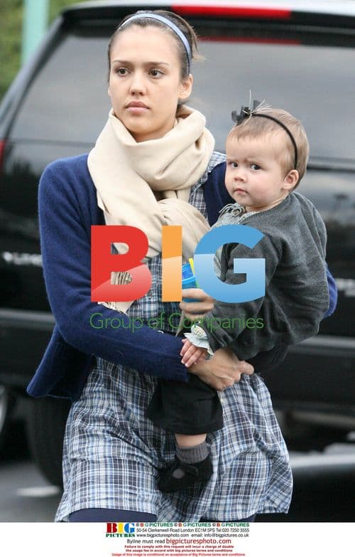 Jessica Alba and family grocery shopping