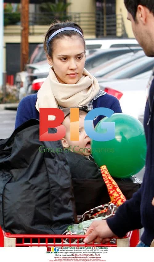 Jessica Alba and Family Go Grocery Shopping
