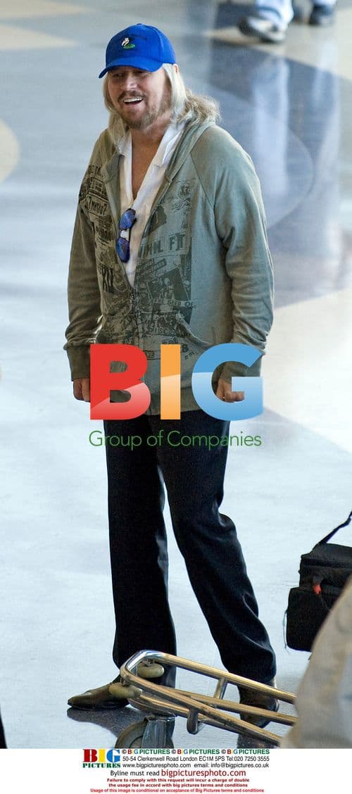 Barry Gibb with family at LAX