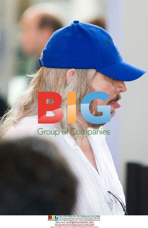 Barry Gibb with family at LAX