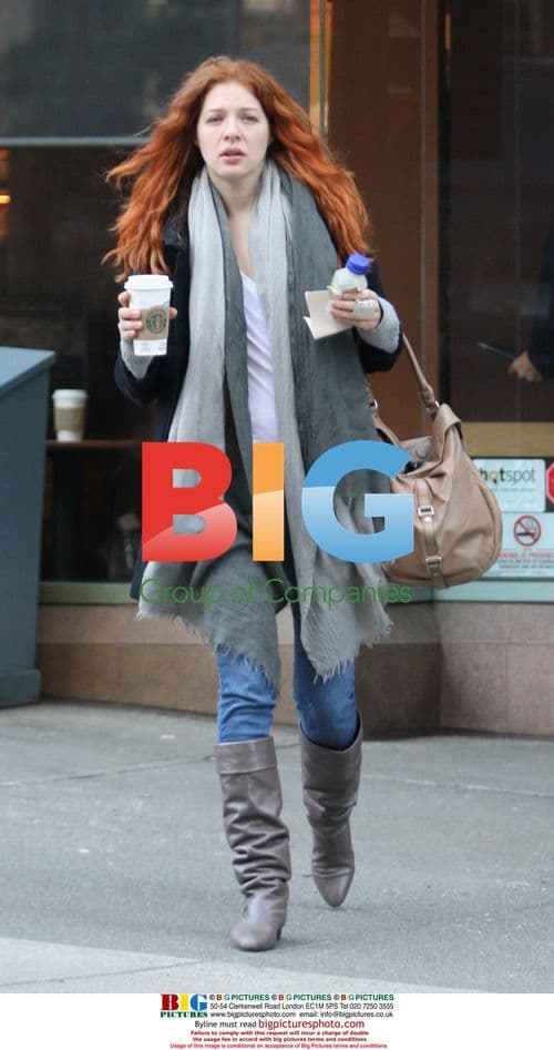 Rachelle Lefevre grabs Starbucks before New Moon filming