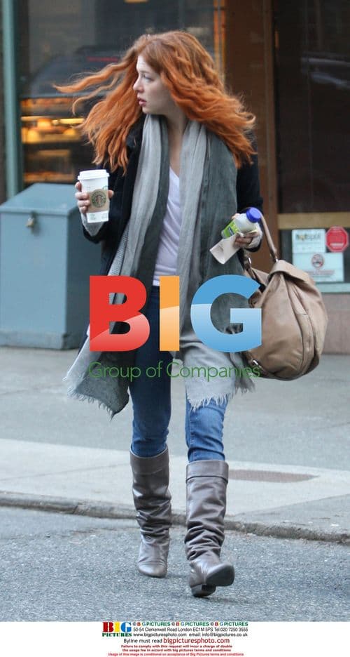 Rachelle Lefevre gets Starbucks in Vancouver