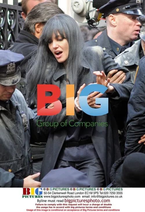 Angelina Jolie films "Salt" cop scene