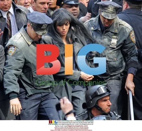 Angelina Jolie films 'Salt' cop scene