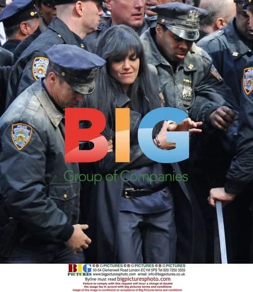Angelina Jolie films 'Salt' cop scene