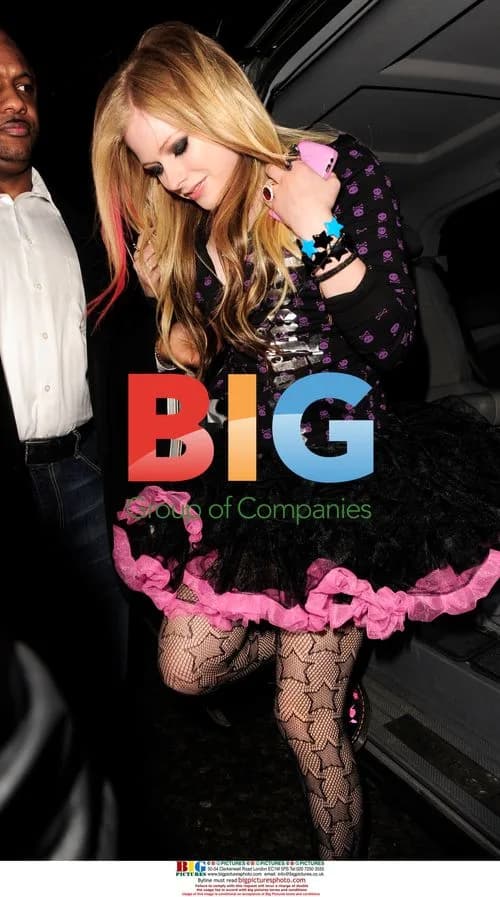 Avril Lavigne arrives at Boujis with friends