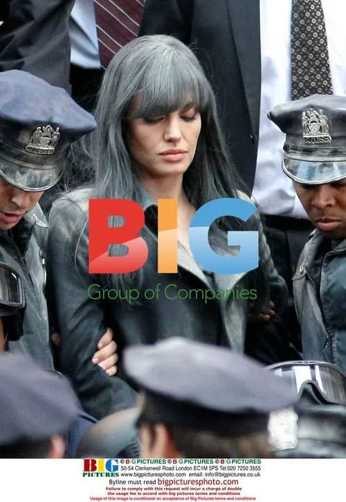 Angelina Jolie films dramatic scene for "Salt"