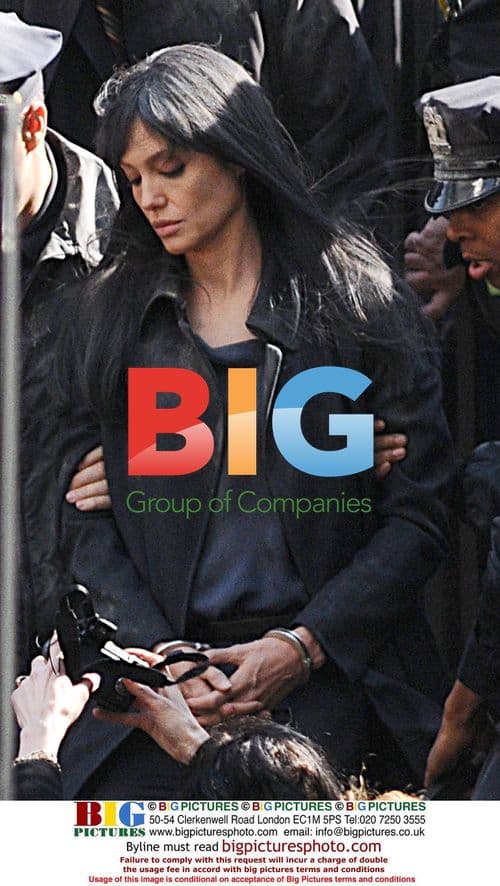 Angelina Jolie and Liev Schriber on 'Salt' set