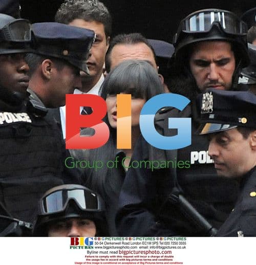 Angelina Jolie and Liev Schriber on 'Salt' set