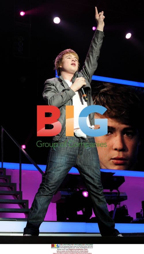 Eoghan Quigg with 'something' in pants at X Factor Tour