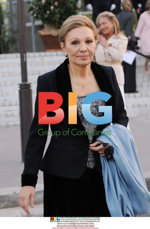 Farah Pahlavi honored in Paris