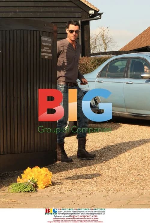 Jack Tweed leaves Jade Goody's home after her death