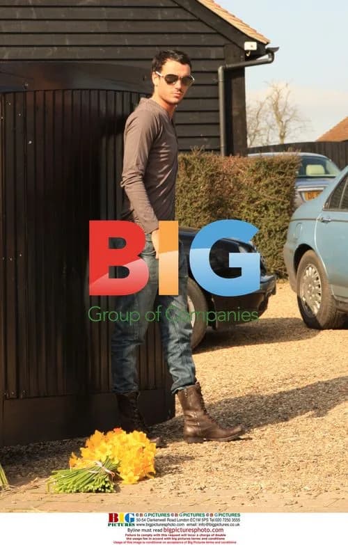 Jack Tweed leaves Jade Goody's home after her death