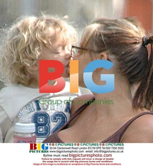 Jade Goody Shops With Family