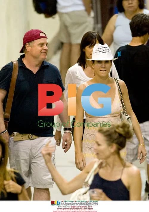Excited Kate Walsh & brother at tennis match