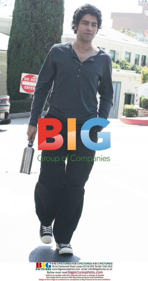 Adrian Grenier leaves Club Med