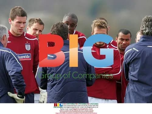 Fabio Capello chats with England squad