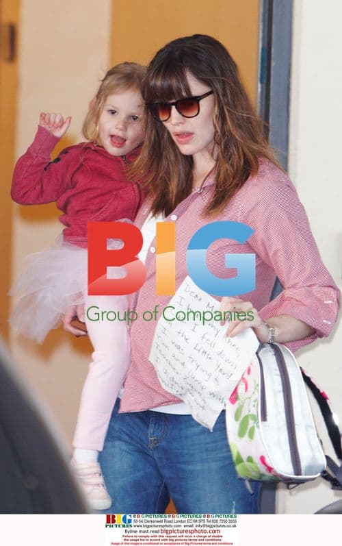 Jennifer Garner and daughter get ice cream