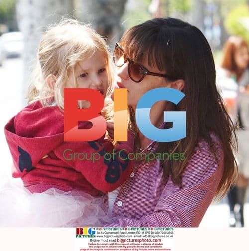 Jennifer Garner and Violet Get Ice Cream