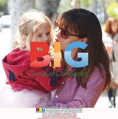 Jennifer Garner and Violet Get Ice Cream