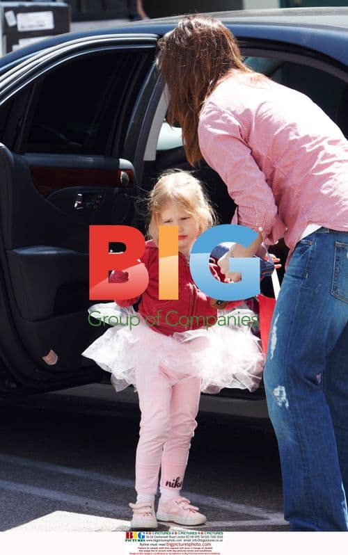 Jennifer Garner and Violet get ice cream
