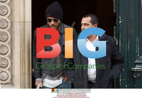 Lenny Kravitz walks incognito in Paris