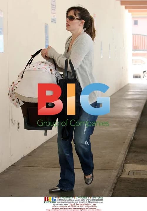 Jennifer Garner with newborn and daughter