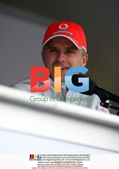 Heikki Kovalainen at F1 autograph session