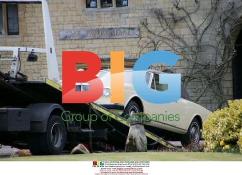 Rolls Royce removed from Robin Gibb's Home