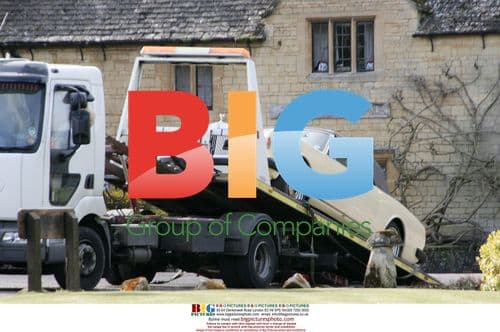 Rolls Royce Towed from Robin Gibb's House