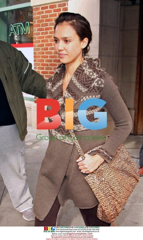 Jessica Alba and Cash Warren apartment hunt