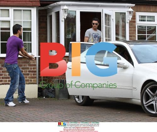 Jack Tweed out for pizza with friends