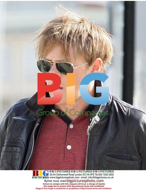 Kris Marshall takes a break from BT commercial filming