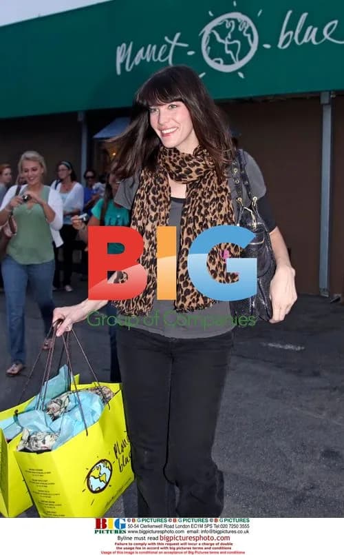 Liv Tyler Shopping at Planet Blue