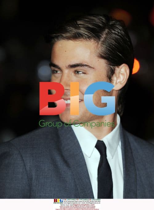 Zac Efron Attends "17 Again" Premiere