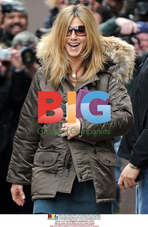 Jennifer Aniston on set of "The Baster"
