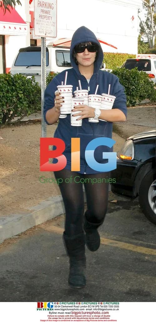 Lily Allen stops for In-N-Out Hamburgers