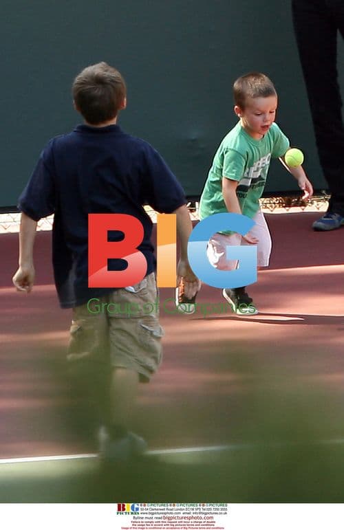 Victoria Beckham takes kids to tennis practice