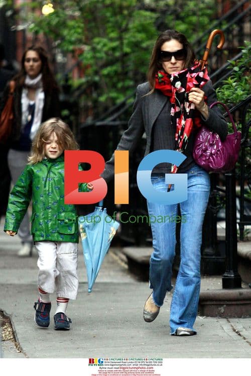 Sarah Jessica Parker takes son to school