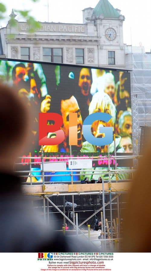T-Mobile Mass Karaoke Advert in Trafalgar Square
