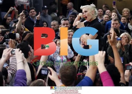 Gwen Stefani Performs with No Doubt on Today Show