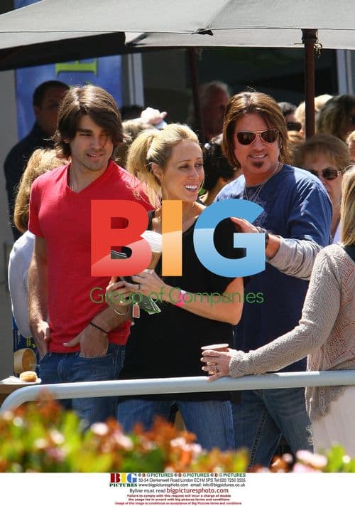 Billy Ray Cyrus family outing