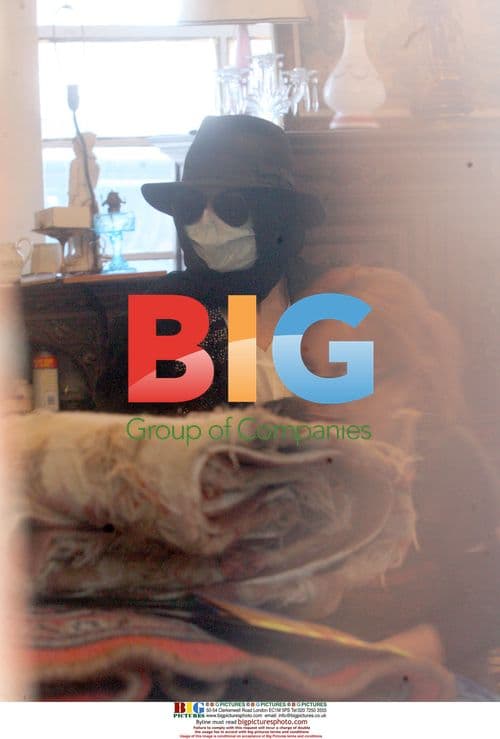 Michael Jackson goes shopping for antiques