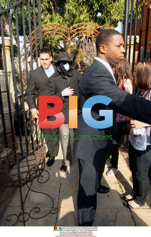 Michael Jackson goes shopping for antiques