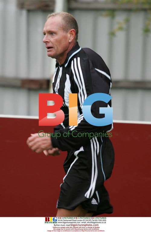 Paul Gascoigne plays in charity match