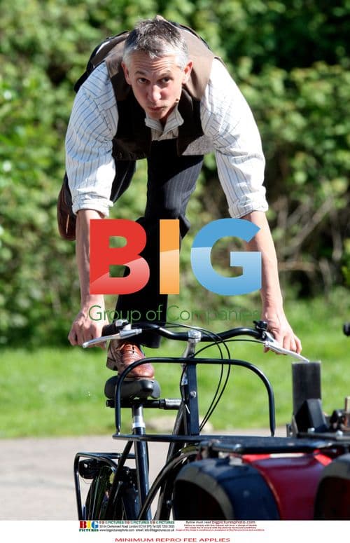 Cat Deeley and Gary Lineker film Walkers advert