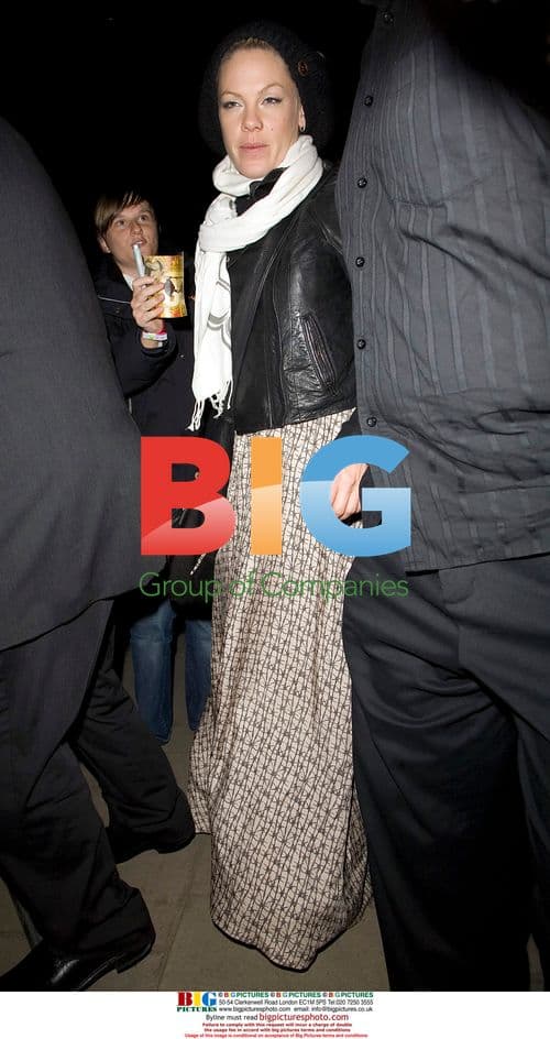 Pink arrives at Mandarin Oriental Hotel