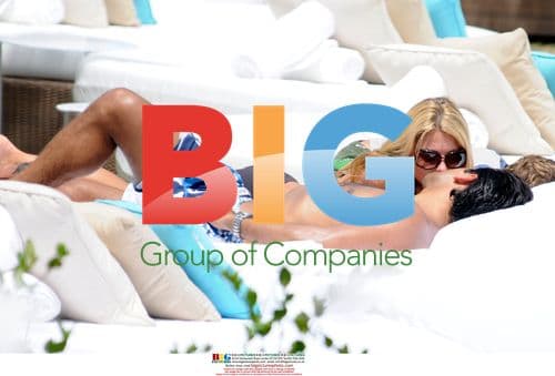 Kelly Ripa Relaxing with Family in Miami