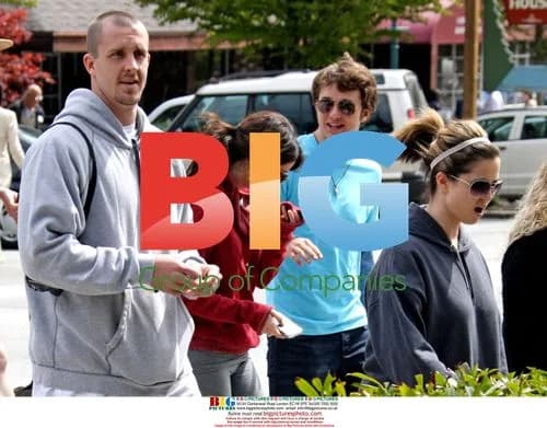 Selena Gomez and family visit Capilano Bridge